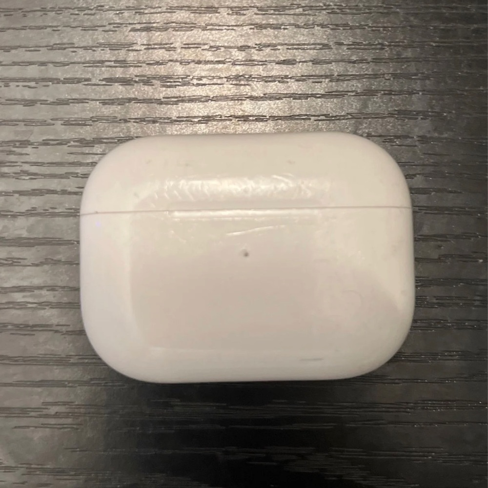 Apple AirPods Pro Charging case